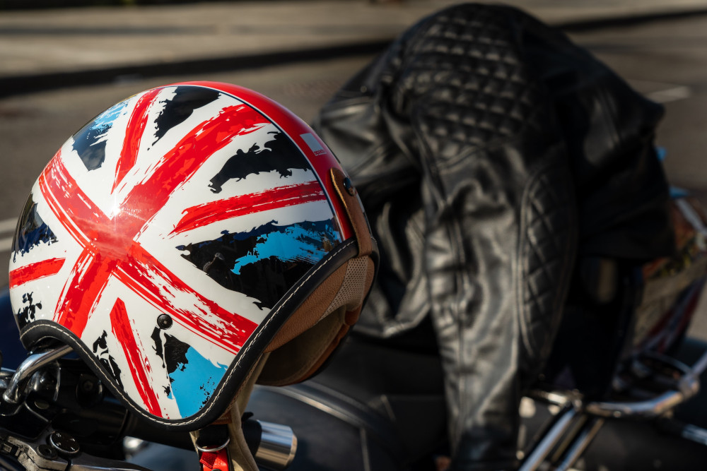 Choosing the right motorcycle helmet | MotorCycle Direct